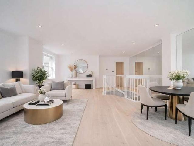 Flat for sale in Knightsbridge, Greater London