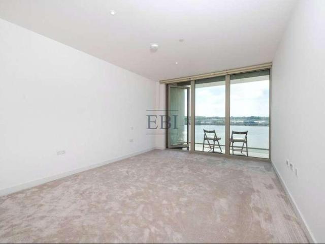 Flat for sale in Silvertown, Greater London
