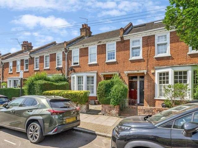 Flat for sale in Summerstown, Greater London