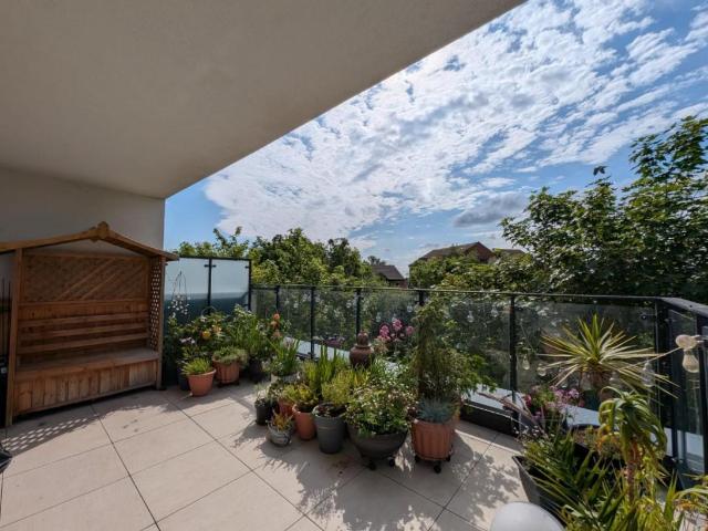 Flat for sale in London Borough of Hounslow, Heston
