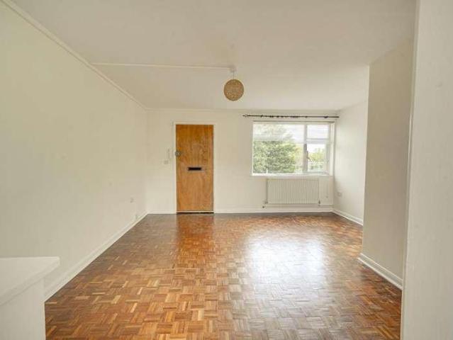 Flat for sale in Leighton-Linslade, Linslade
