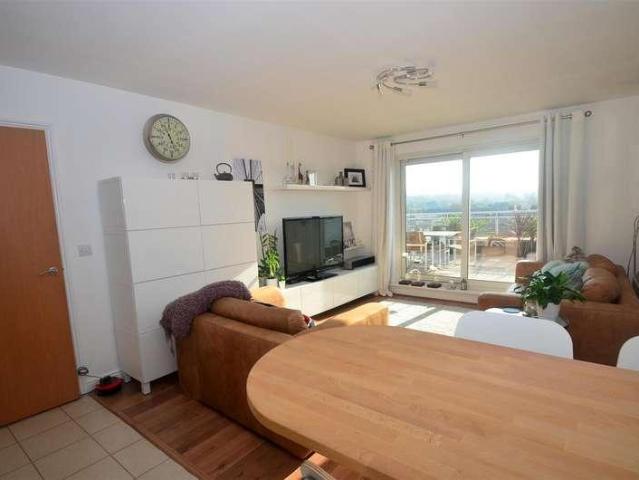 Flat for sale in Woodcote, Epsom