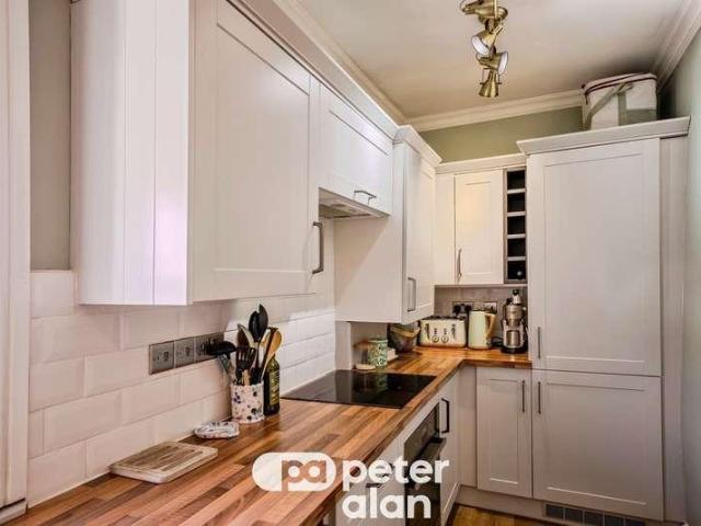 Flat for sale in Monmouth, Wales