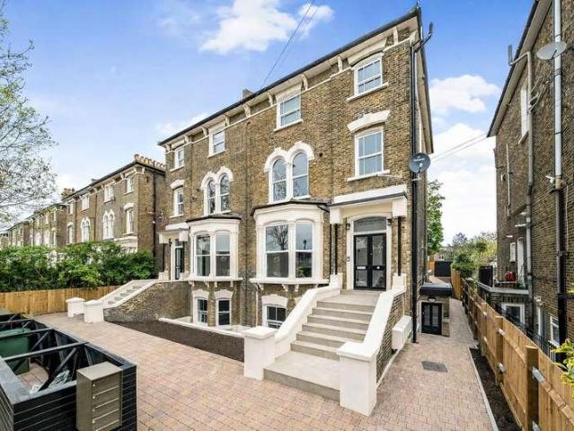 Flat for sale in London Borough of Lewisham, Greater London