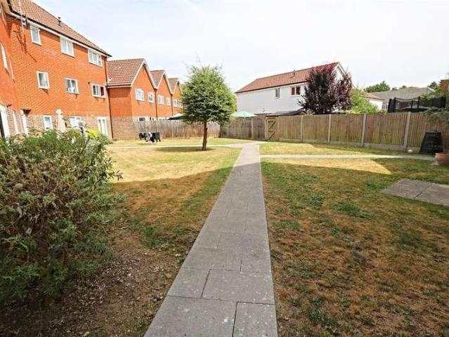 Flat for sale in Macknade, Oad Street