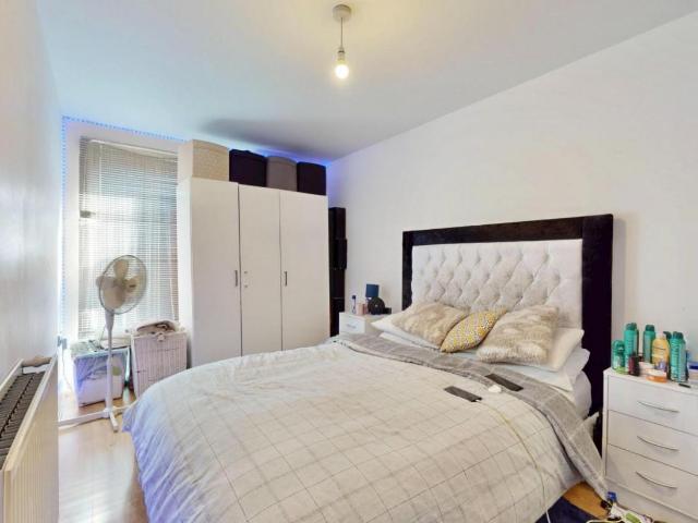 Flat for sale in Becontree, Greater London
