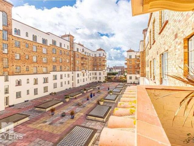 Flat for sale in Boscombe, Bournemouth