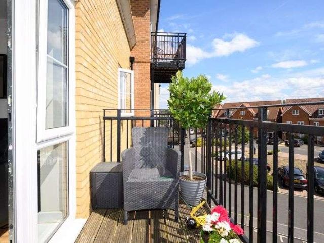 Flat for sale in Blackhills, Surrey