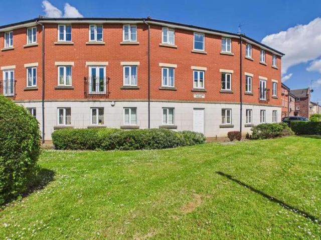 Flat for sale in Horfield, Feckenham