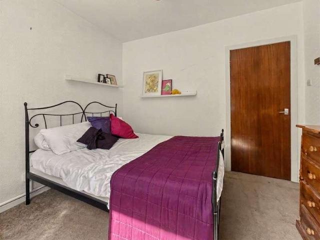 Flat for sale in Georgia, Greater Manchester