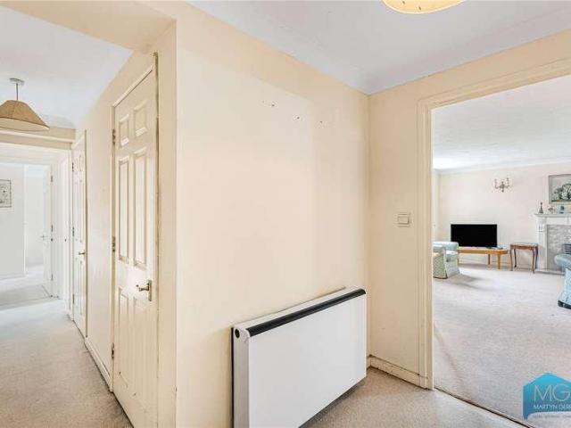 Flat for sale in Southgate, Oakwood