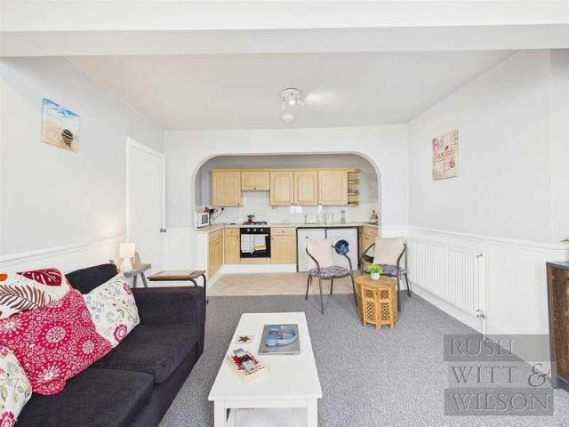 Flat for sale in West Marina, Guestling Green