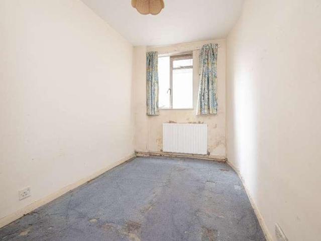 Flat for sale in North Sheen, Greater London