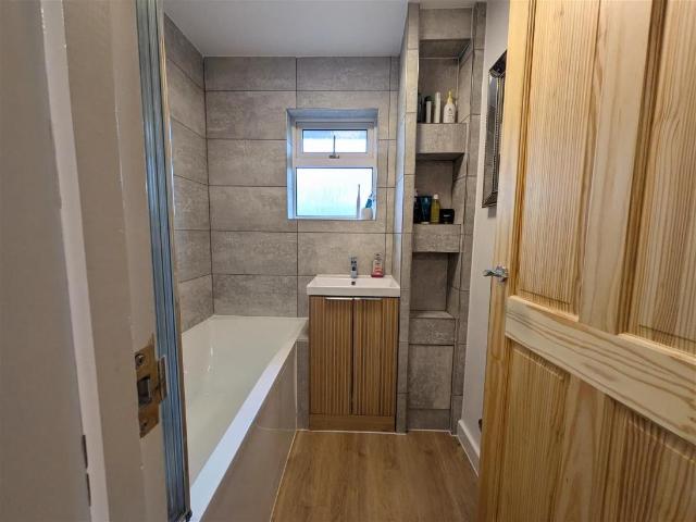 Flat for sale in Strode, Devon