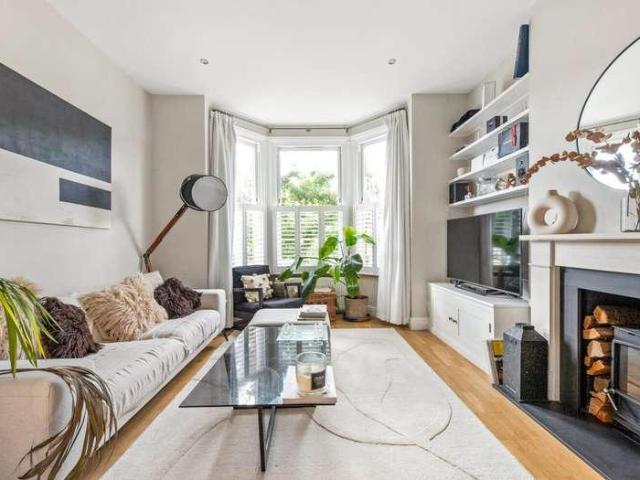 Flat for sale in West Norwood, Greater London
