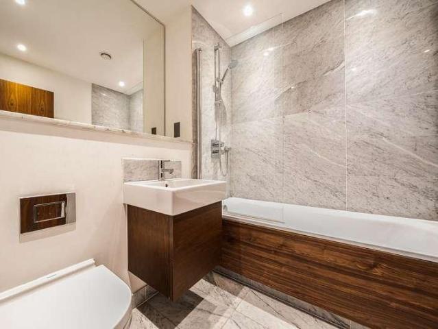 Flat for sale in West Hampstead, Greater London