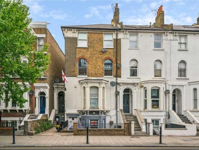 Flat for sale in Clapham Junction, Greater London