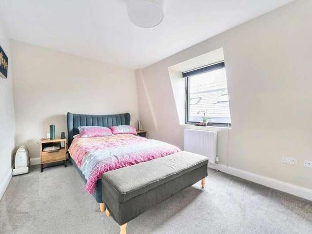 Flat for sale in Little Stanmore, Greater London