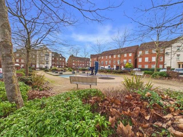 Flat for sale in Black Friars, Old Wharf
