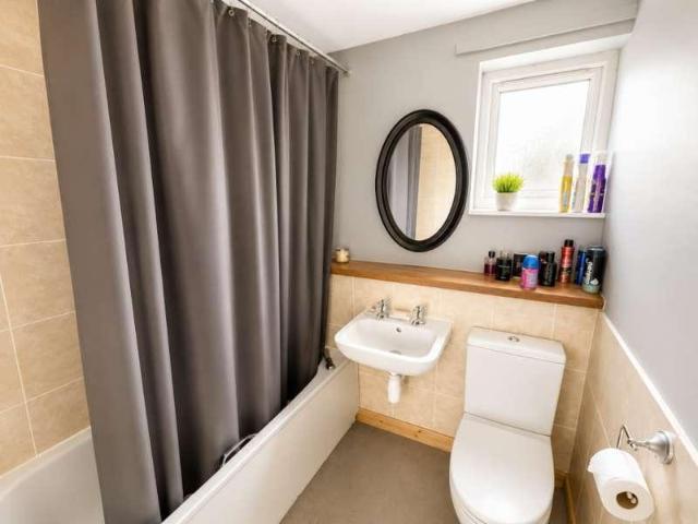 Flat for sale in Orchard Park, Hull