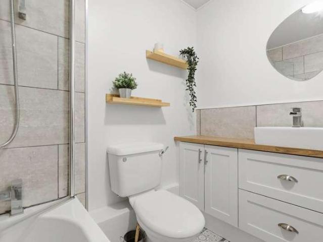 Flat for sale in Glenburn, Scotland