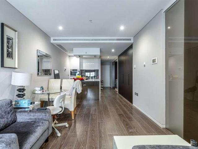 Flat for sale in St Clement Danes, Greater London