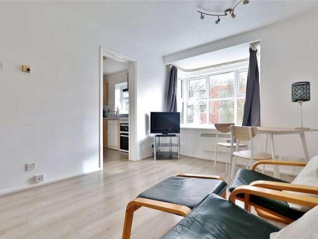 Flat for sale in Horsell, Woking