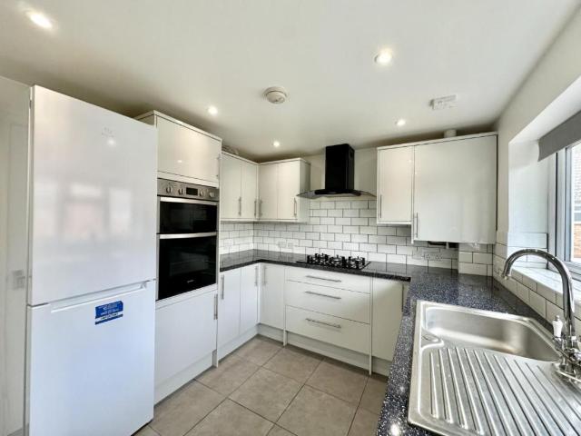 Flat for sale in Hayes, Greater London