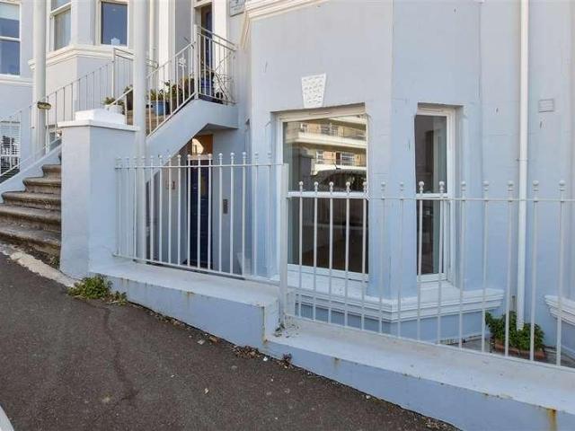 Flat for sale in Cowlease, Ventnor