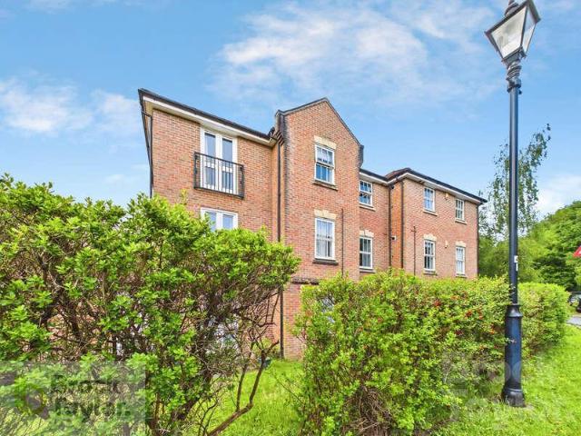Flat for sale in Perryfields, West Sussex