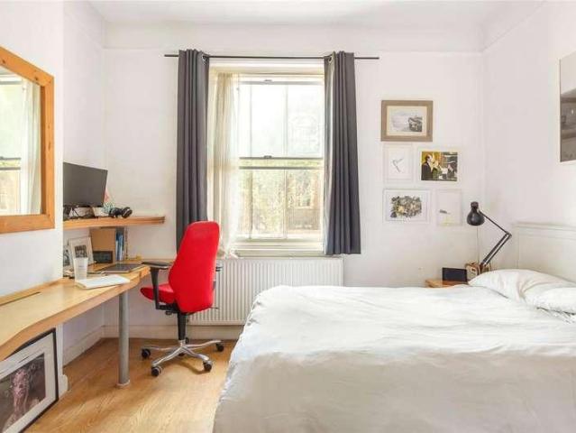 Flat for sale in Elephant and Castle, Greater London