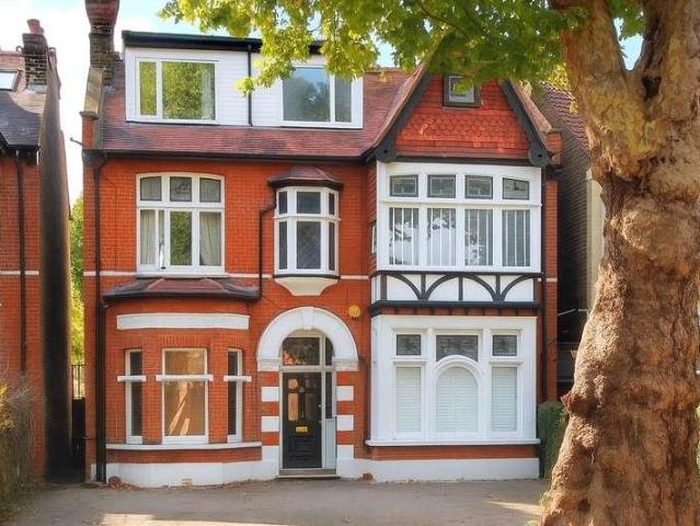 Flat for sale in London Borough of Ealing, Hanwell