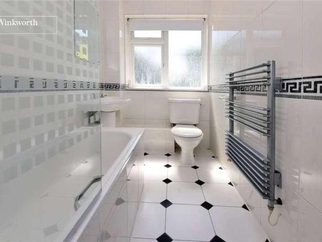 Flat for sale in Carshalton Beeches, Greater London