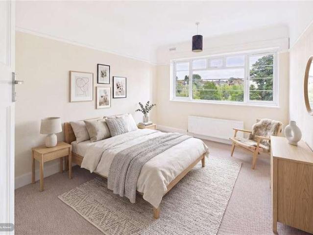 Flat for sale in Streatham Hill, Greater London