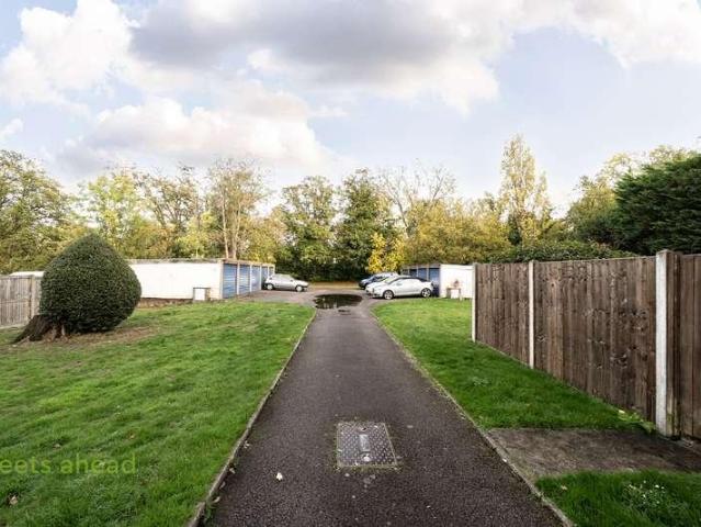 Flat for sale in London Borough of Croydon, Greater London