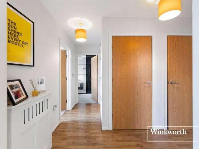 Flat for sale in West Finchley, Greater London