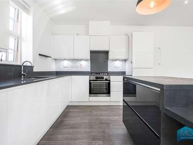 Flat for sale in High Barnet, Greater London