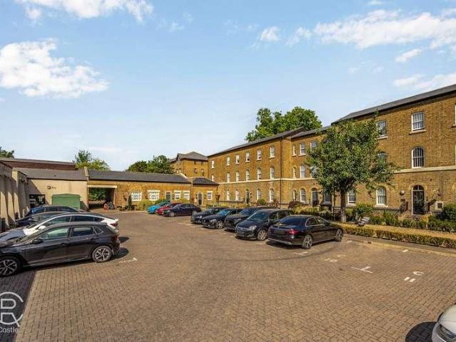 Flat for sale in London Borough of Ealing, Hanwell