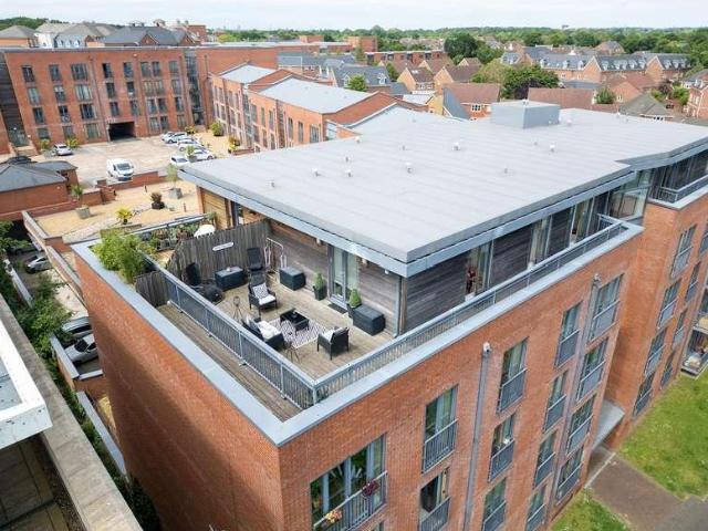 Flat for sale in Dickens Heath, West Midlands