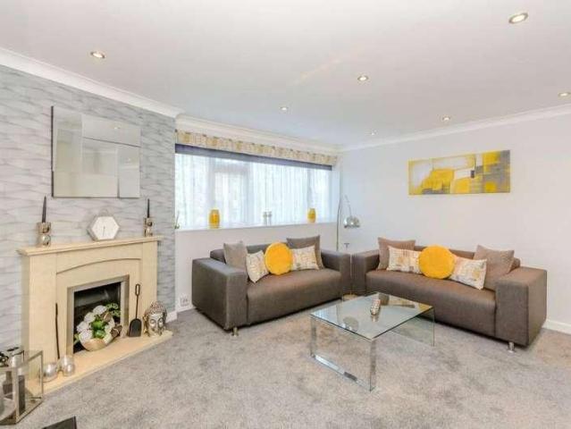 Flat for sale in Denham