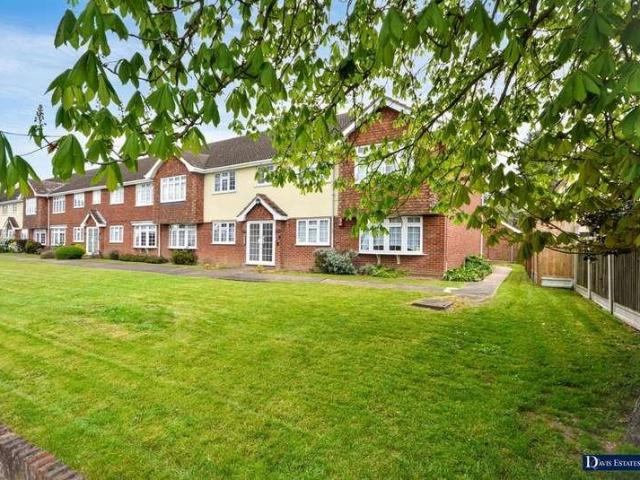 Flat for sale in Ardleigh Green, Greater London