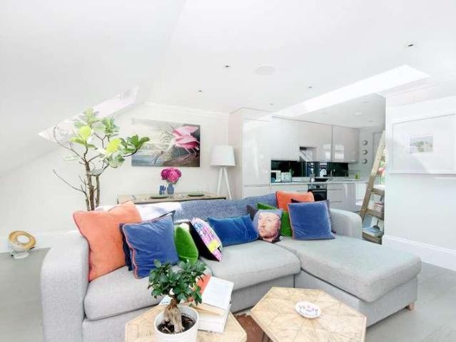 Flat for sale in London Borough of Ealing, Greater London