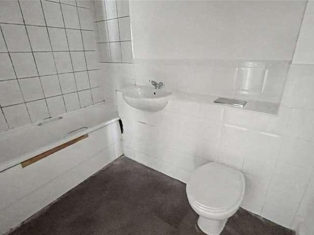 Flat for sale in Charlton Riverside, Greater London