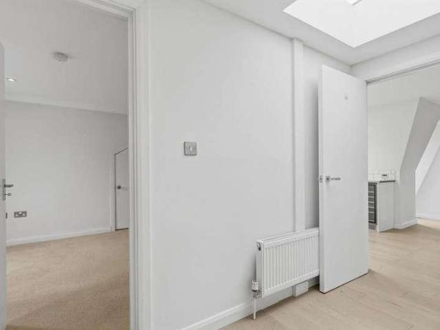 Flat for sale in Fulham, Greater London