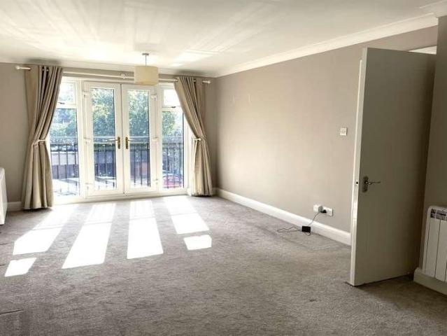 Flat for sale in Henley-on-Thames, South Oxfordshire