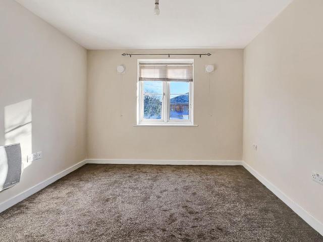 Flat for sale in Slough