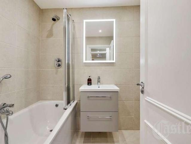 Flat for sale in Crouch End, Greater London