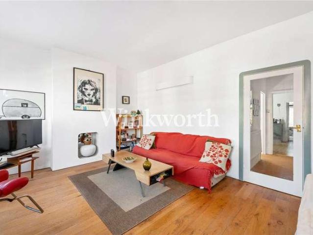 Flat for sale in London Borough of Haringey, Greater London