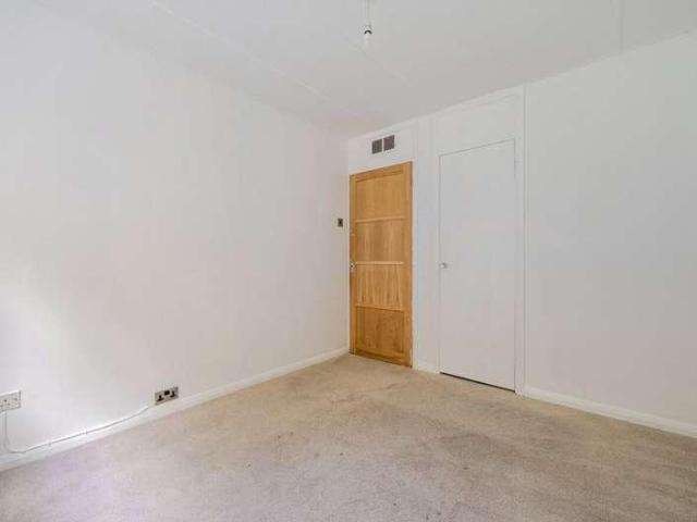 Flat for sale in Charlotteville, Westborough