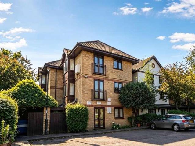 Flat for sale in London Borough of Lewisham, Greater London